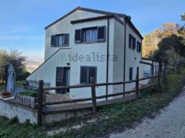 Villetta indipendente in vendita di 325 m² in Frazione Sappanico, 144