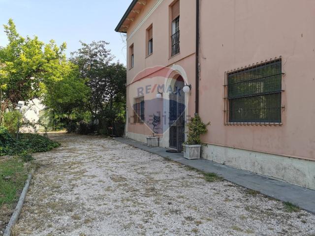 Villetta indipendente in vendita di 326 m² in Via Bondenese, 127