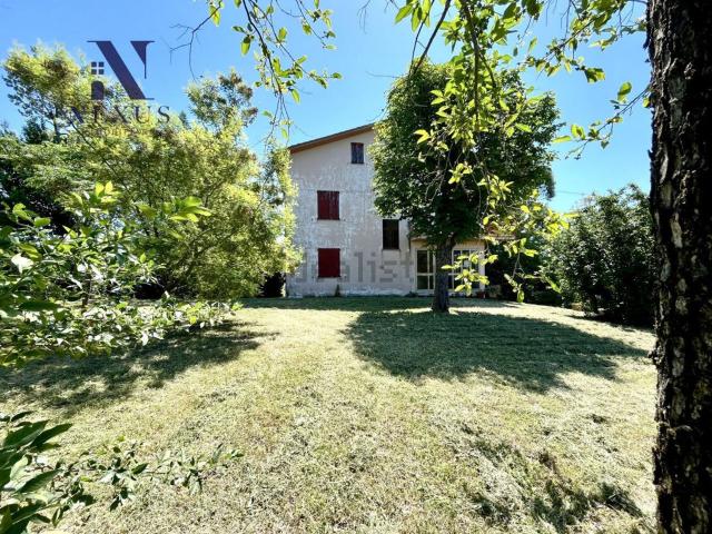 Villetta indipendente in vendita di 326 m² in Via Qualandro