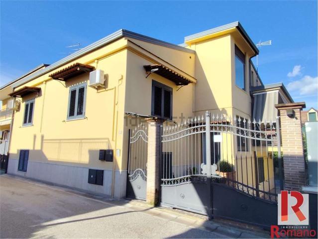 Villetta indipendente in vendita di 327 m² in Via G. Deledda, 14