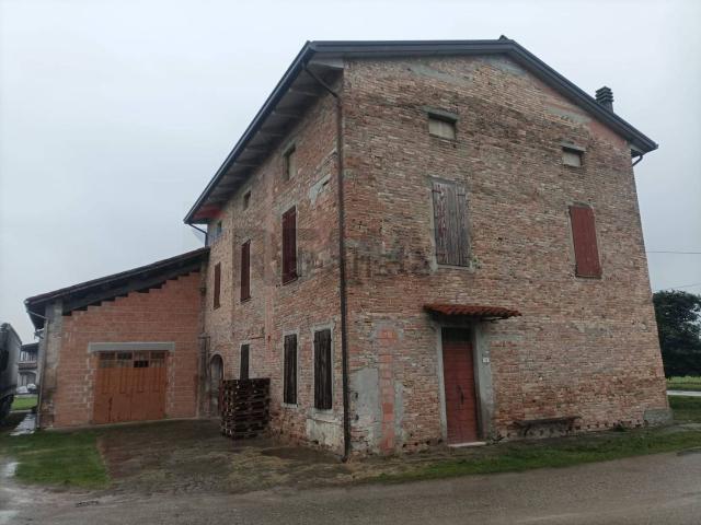 Villetta indipendente in vendita di 327 m² in Frazione Roncole Verdi, 23
