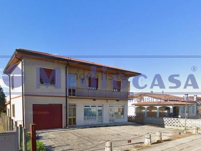 Villetta indipendente in vendita di 328 m² in Via Arrigo Boito