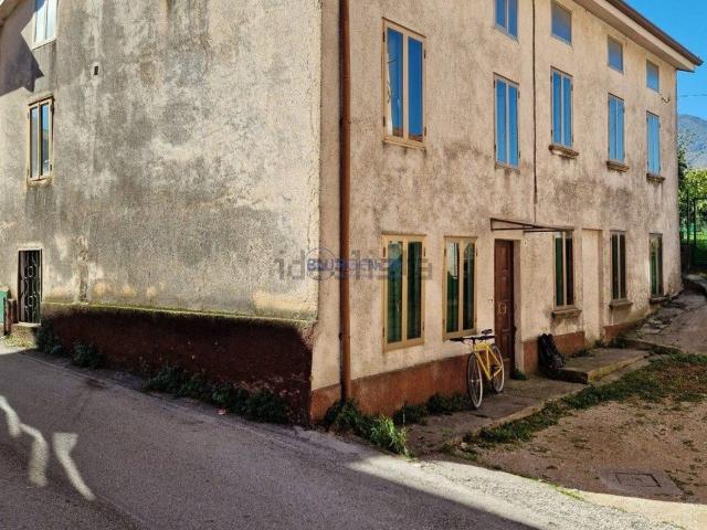 Villetta indipendente in vendita di 328 m² in Via Garibaldi