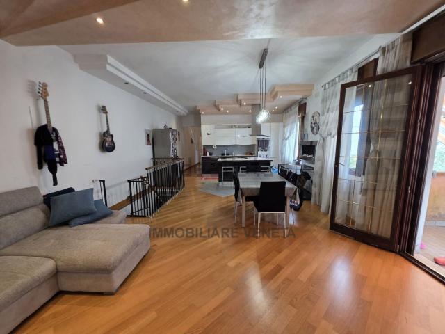 Villetta indipendente in vendita di 329 m²