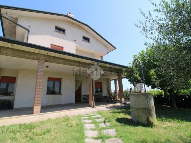Villetta indipendente in vendita di 329 m² in Via Capannaguzzo, 128