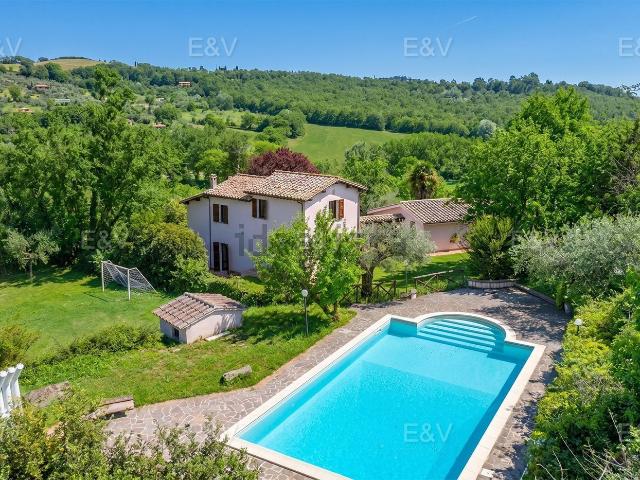 Villetta indipendente in vendita di 329 m² in Via del Mattatoio