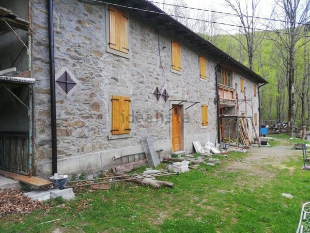 Villetta indipendente in vendita di 329 m² in Via Serrazzone