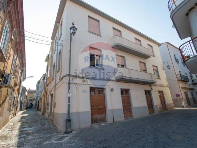 Villetta indipendente in vendita di 329 m² in Via Roma, 1