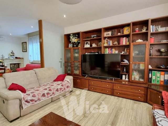 Villetta indipendente in vendita di 330 m²