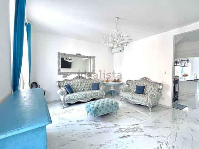 Villetta indipendente in vendita di 330 m² in Via Amerigo Vespucci, 16