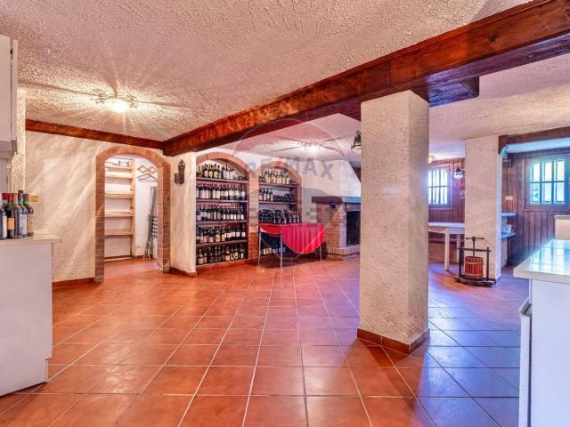 Villetta indipendente in vendita di 330 m² in Via Adua, 44
