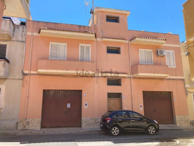 Villetta indipendente in vendita di 330 m² in Via Alcide de Gasperi, 3