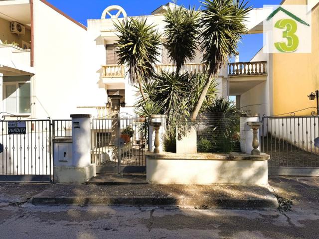 Villetta indipendente in vendita di 330 m² in Via Bellini