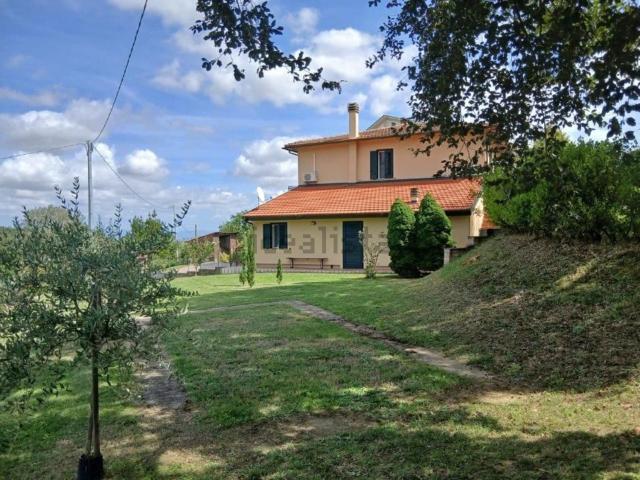 Villetta indipendente in vendita di 330 m² in Via Giacomo Matteotti