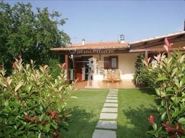 Villetta indipendente in vendita di 330 m² in Via Giosuè Carducci