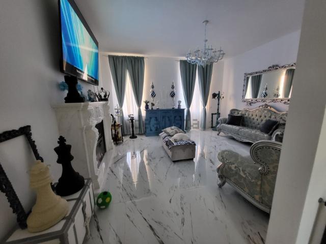 Villetta indipendente in vendita di 330 m² in Via Giotto