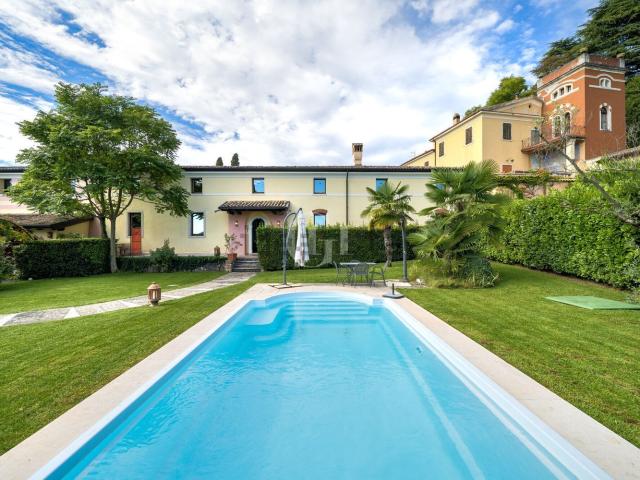 Villetta indipendente in vendita di 330 m² in Via Giovanni XXIII