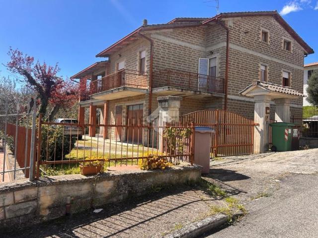 Villetta indipendente in vendita di 330 m² in Via degli Olivi, 4