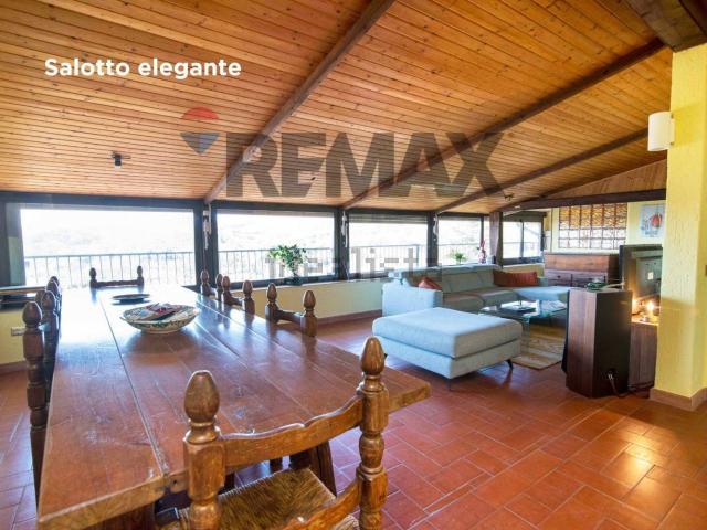 Villetta indipendente in vendita di 330 m² in Via della Repubblica, 9