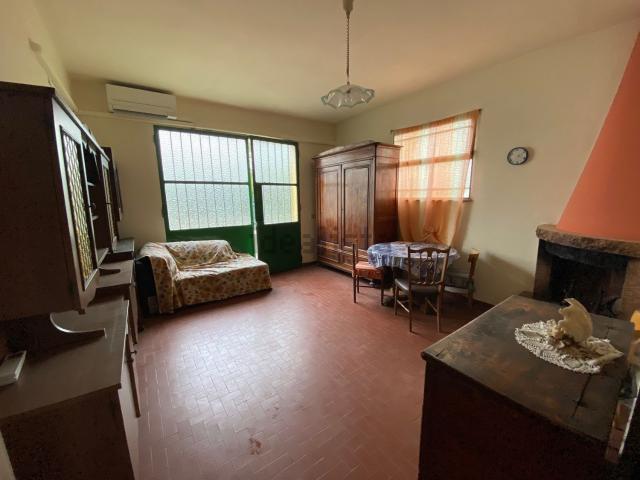 Villetta indipendente in vendita di 330 m² in Via di Bientina