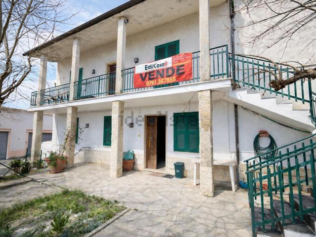 Villetta indipendente in vendita di 330 m² in Via Italia