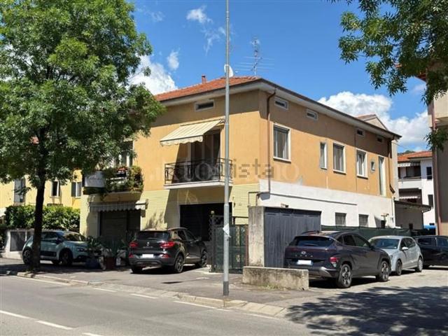Villetta indipendente in vendita di 330 m² in Via IV Novembre