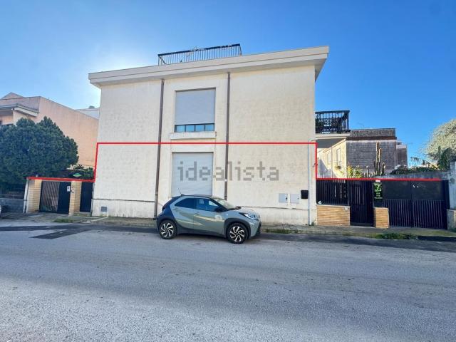 Villetta indipendente in vendita di 330 m² in Via la Marmora