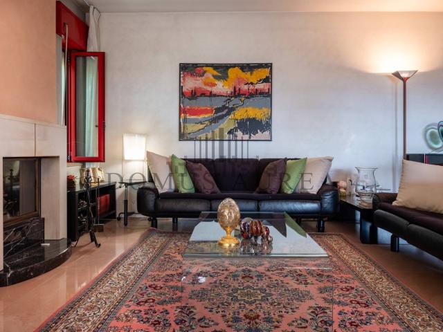 Villetta indipendente in vendita di 330 m² in Via Monte Riondo