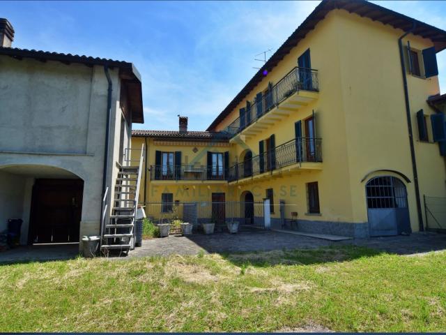 Villetta indipendente in vendita di 330 m² in Via Trento