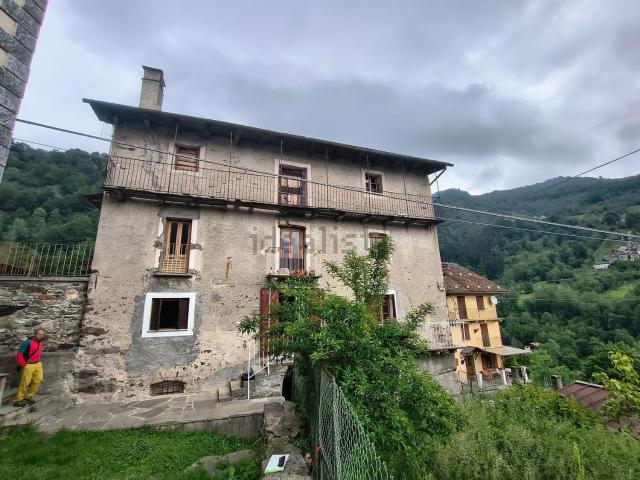 Villetta indipendente in vendita di 330 m² in Frazione Roy