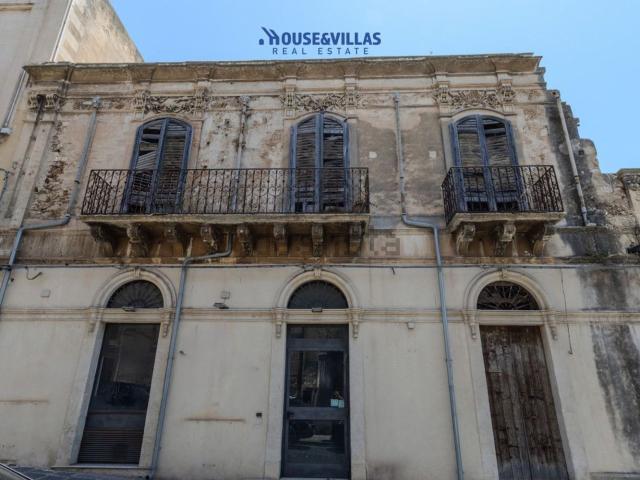 Villetta indipendente in vendita di 330 m² in Piazza XVI Maggio
