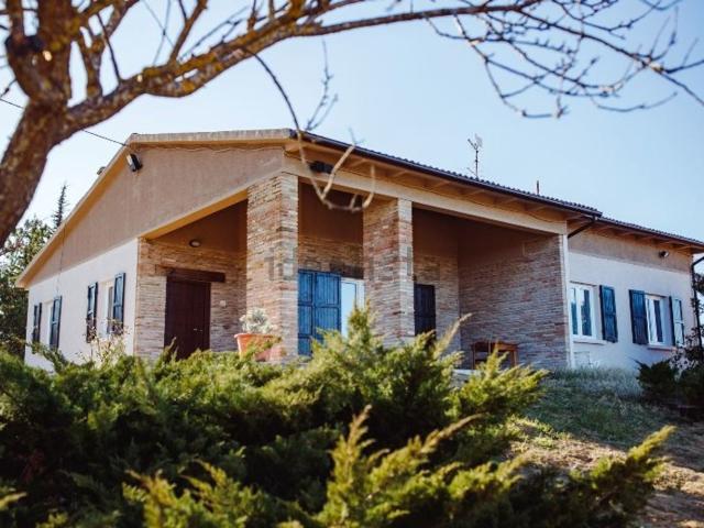 Villetta indipendente in vendita di 330 m² in Strada delle Cesane