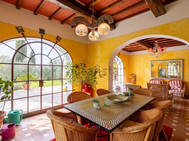 Villetta indipendente in vendita di 331 m² in Località Molozzano