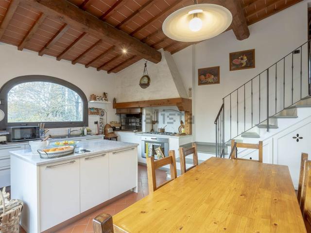 Villetta indipendente in vendita di 332 m² in Via Castiglioni