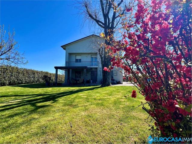 Villetta indipendente in vendita di 332 m² in Via Naviglio Nord, 25