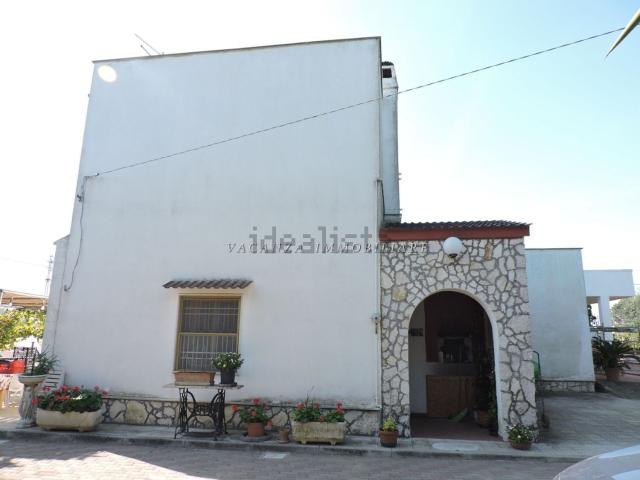 Villetta indipendente in vendita di 332 m² in Borgo Perrone, 26