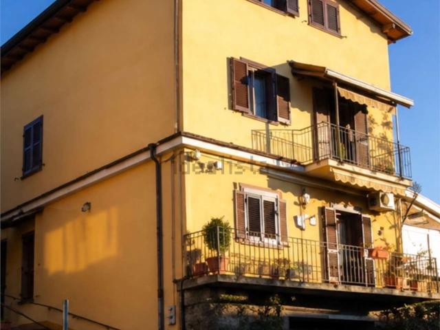 Villetta indipendente in vendita di 333 m² in Via C Da. Serra Bronte