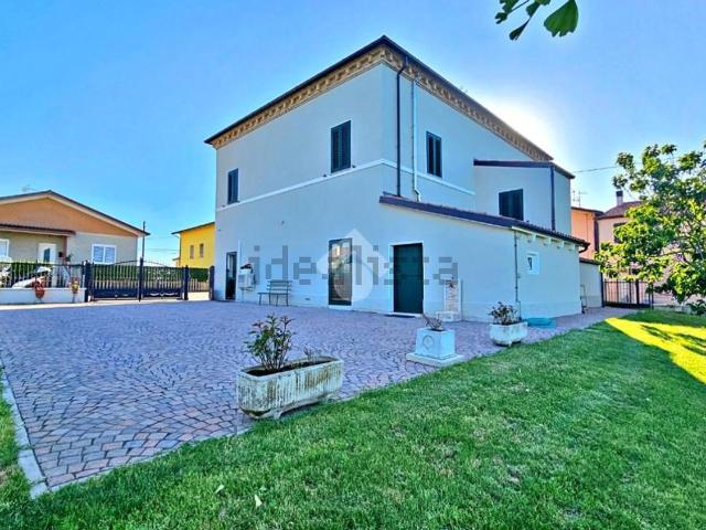 Villetta indipendente in vendita di 333 m² in Via Giordano Bruno