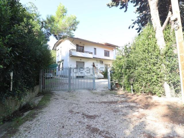 Villetta indipendente in vendita di 333 m² in Via Montello, 33