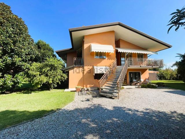 Villetta indipendente in vendita di 334 m²
