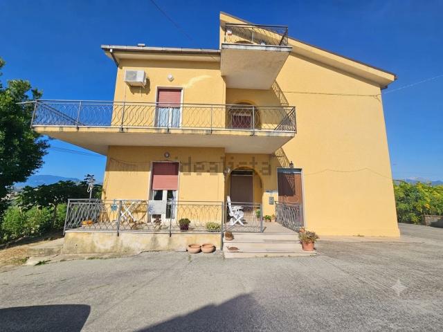 Villetta indipendente in vendita di 334 m² in Contrada Collina