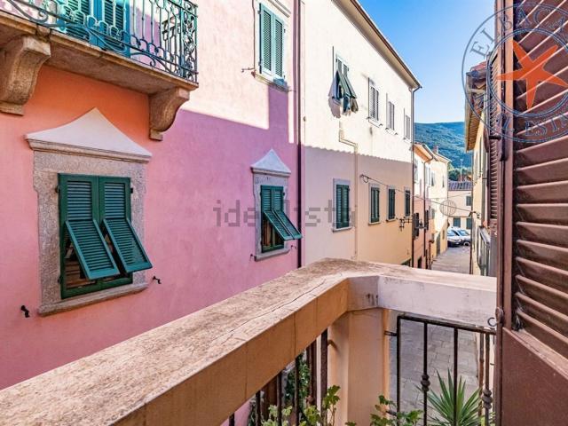 Villetta indipendente in vendita di 335 m² in Via Giuseppe Garibaldi
