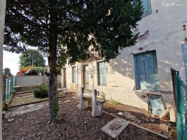 Villetta indipendente in vendita di 335 m² in Via Domenico Piacentino