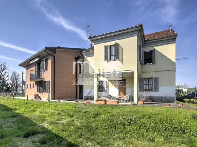 Villetta indipendente in vendita di 335 m² in Via della Chiatta, 25