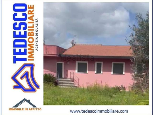 Villetta indipendente in vendita di 335 m² in Via Marraioli