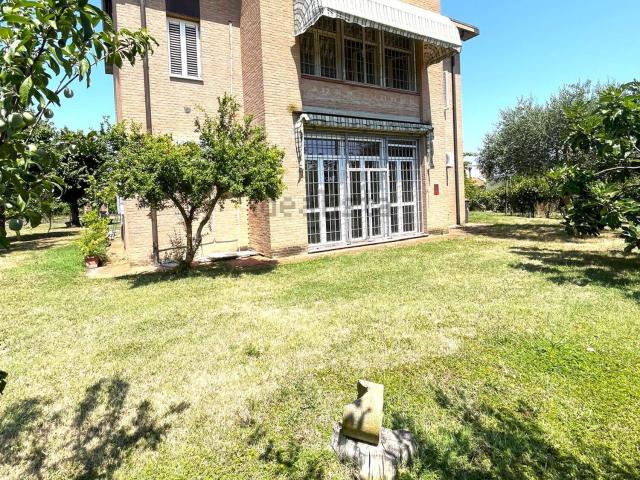 Villetta indipendente in vendita di 335 m² in Via Savena Superiore