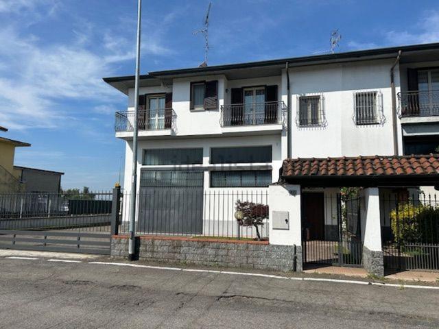 Villetta indipendente in vendita di 335 m² in Via Provinciale