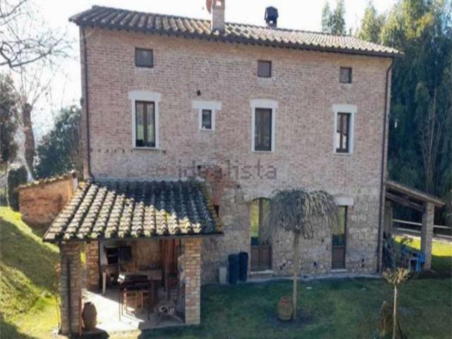 Villetta indipendente in vendita di 335 m² in Via Risorgimento