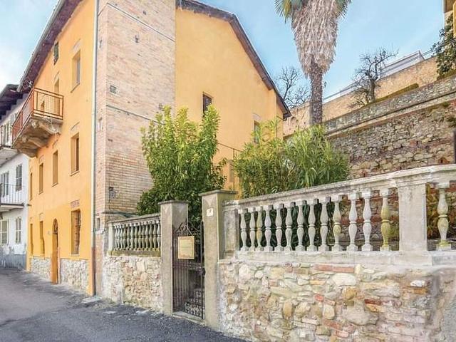 Villetta indipendente in vendita di 335 m² in Via Umberto I