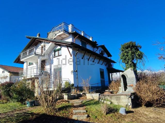 Villetta indipendente in vendita di 335 m² in Via XXV Aprile